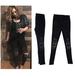 Ripped Knee Skinny Pants with Pearl embellishments
